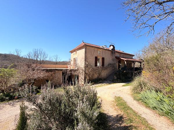 Maison en pierres, avec piscine sur 4 hectares