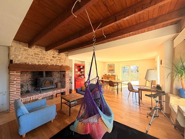 Maison en pierres, avec piscine sur 4 hectares
