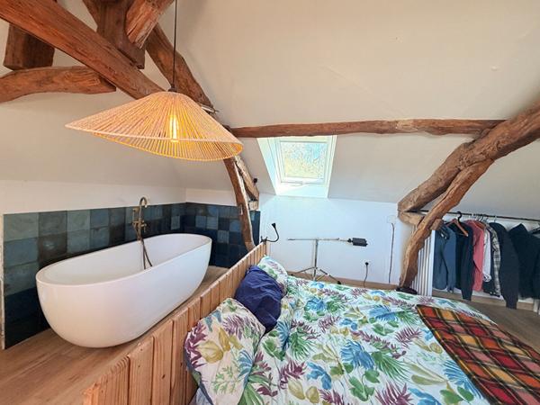 Maison en pierres, avec piscine sur 4 hectares