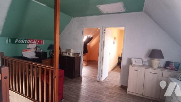 Sur la commune de Lorrez-le-Bocage, pavillon familiale de 136 m² sur 1681 m² de terrain, 4 chambres.