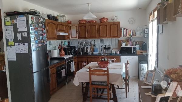 Sur la commune de Lorrez-le-Bocage, pavillon familiale de 136 m² sur 1681 m² de terrain, 4 chambres.
