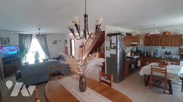 Sur la commune de Lorrez-le-Bocage, pavillon familiale de 136 m² sur 1681 m² de terrain, 4 chambres.