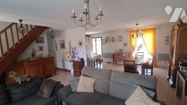 Sur la commune de Lorrez-le-Bocage, pavillon familiale de 136 m² sur 1681 m² de terrain, 4 chambres.