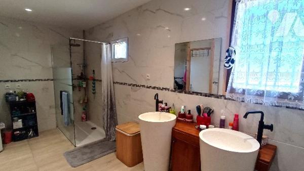 Sur la commune de Lorrez-le-Bocage, pavillon familiale de 136 m² sur 1681 m² de terrain, 4 chambres.