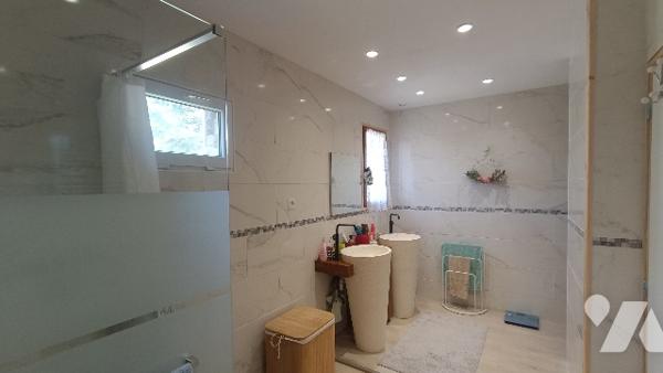 Sur la commune de Lorrez-le-Bocage, pavillon familiale de 136 m² sur 1681 m² de terrain, 4 chambres.