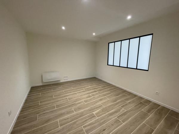 TROYES BUREAUX