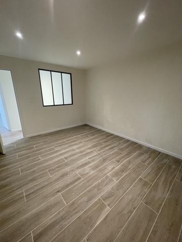 TROYES BUREAUX