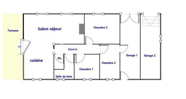 A Saint André de Sangonis, découvrez cette charmante maison, nichée sur un beau terrain de 613 m². 

Fonctionnelle et bien agencée, elle se compose d'une cuisine équipée, d'un séjour lumineux, ainsi qu'un couloir desservant trois chambres, une salle d'eau et un wc indépendant.
Côté confort : la maison bénéficie d'une climatisation réversible et d'une cheminée pour des ambiances chaleureuses en hiver.
A l'extérieur, une agréable terrasse ombragée invite à profiter des beaux jours, tandis que le jardin arboré offre un cadre paisible et intimiste.
Atout majeur : les deux garages déjà pourvus d'ouvertures et de fenêtre, présentent un fort potentiel d'aménagement et peuvent facilement être transformés en espace habitable supplémentaire. 
Un abri de jardin complète l'ensemble.

Une maison évolutive, idéale pour une famille ou pour concrétiser un projet de vie dans un environnement recherché à proximités des commodités et des grands axes.