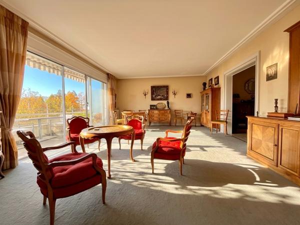 Monselet grand T4 avec terrasse, cave et parking couvert