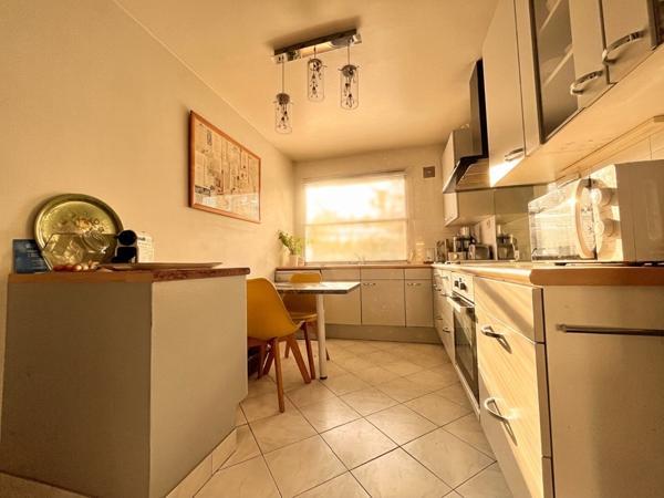 Monselet grand T4 avec terrasse, cave et parking couvert