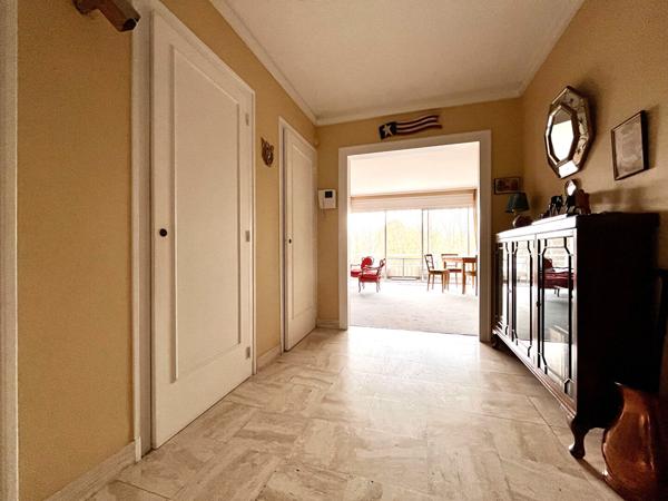 Monselet grand T4 avec terrasse, cave et parking couvert