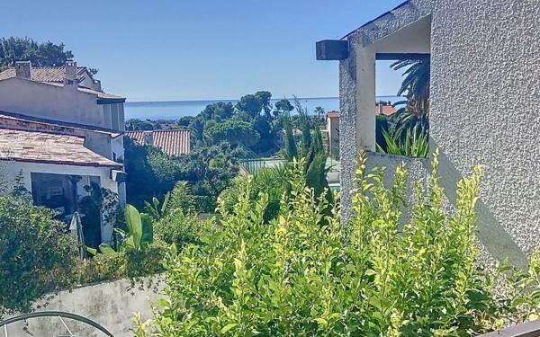 Maison à vendre    5 pièces •  Cagnes-sur-Mer