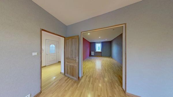 🏡 Appartement 4 pièces de 86 m² à Nilvange: beaux volumes et véritable potentiel à révéler