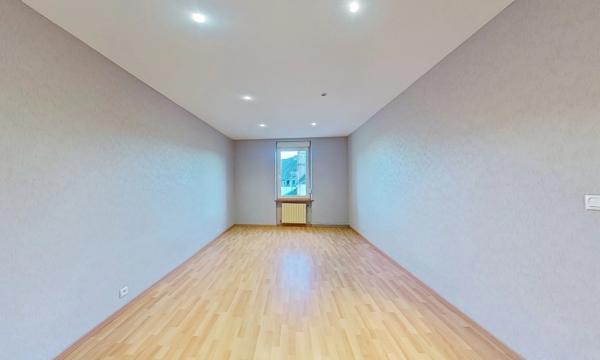 🏡 Appartement 4 pièces de 86 m² à Nilvange: beaux volumes et véritable potentiel à révéler