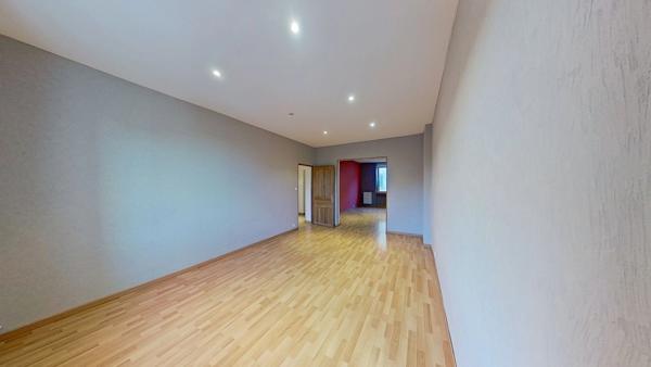 🏡 Appartement 4 pièces de 86 m² à Nilvange: beaux volumes et véritable potentiel à révéler