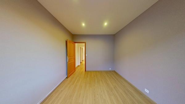 🏡 Appartement 4 pièces de 86 m² à Nilvange: beaux volumes et véritable potentiel à révéler