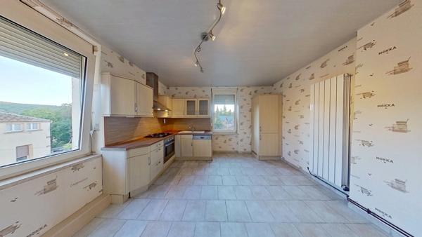 🏡 Appartement 4 pièces de 86 m² à Nilvange: beaux volumes et véritable potentiel à révéler