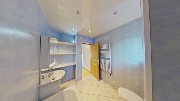 🏡 Appartement 4 pièces de 86 m² à Nilvange: beaux volumes et véritable potentiel à révéler