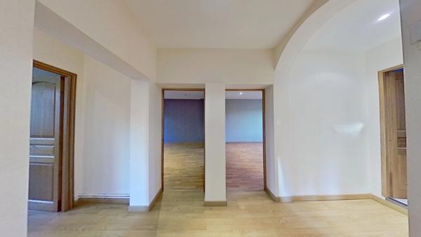 🏡 Appartement 4 pièces de 86 m² à Nilvange: beaux volumes et véritable potentiel à révéler