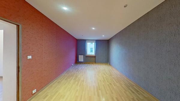 🏡 Appartement 4 pièces de 86 m² à Nilvange: beaux volumes et véritable potentiel à révéler