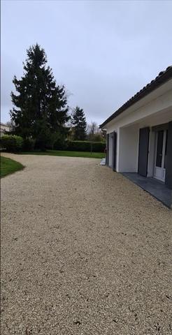 Maison à louer 916 € CC ROULLET ST ESTEPHE 4 p 129 m² DPE D