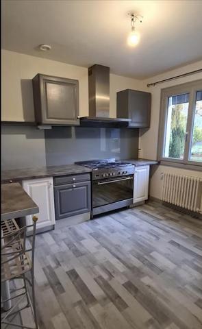 Maison à louer 916 € CC ROULLET ST ESTEPHE 4 p 129 m² DPE D