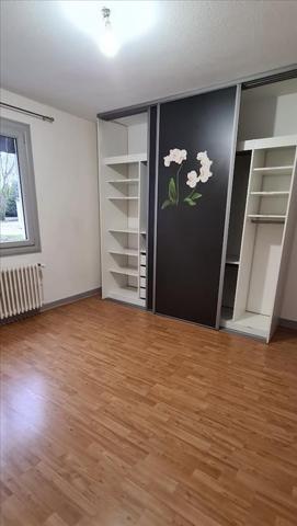 Maison à louer 916 € CC ROULLET ST ESTEPHE 4 p 129 m² DPE D