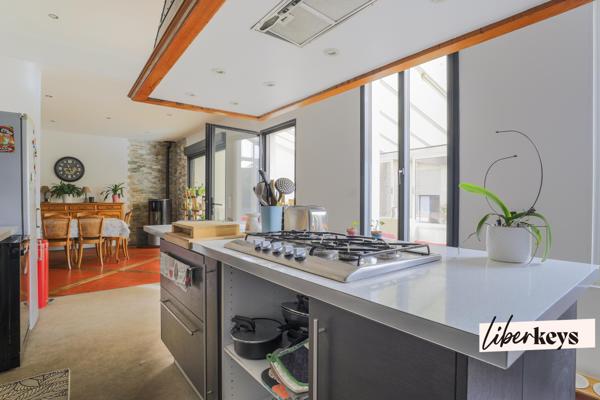 Maison 4 chambres, 180 m² avec local commercial loué, cour, jardin et potentiel d’aménagement
