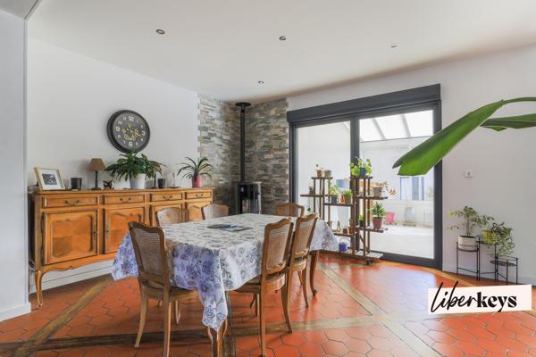 Maison 4 chambres, 180 m² avec local commercial loué, cour, jardin et potentiel d’aménagement