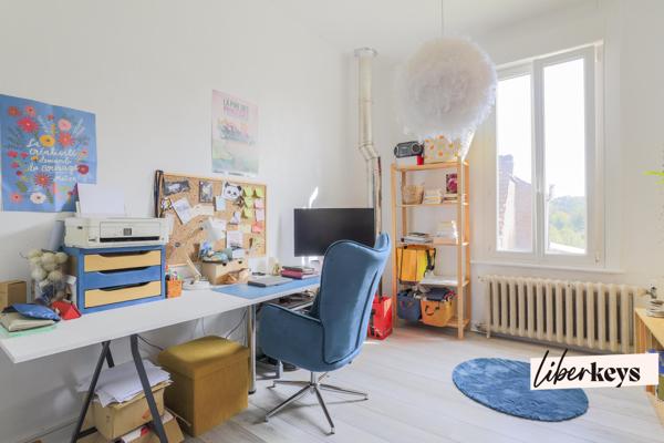 Maison 4 chambres, 180 m² avec local commercial loué, cour, jardin et potentiel d’aménagement