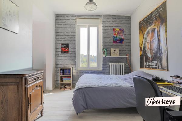Maison 4 chambres, 180 m² avec local commercial loué, cour, jardin et potentiel d’aménagement