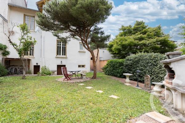 Maison à vendre  5 pièces - 178 m 2   RIOM  - 63