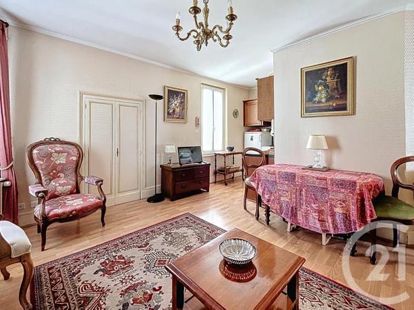 Maison à vendre  5 pièces - 178 m 2   RIOM  - 63