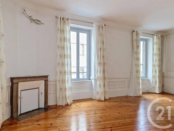 Maison à vendre  5 pièces - 178 m 2   RIOM  - 63