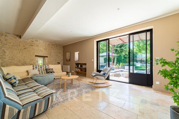 Ancienne grange rénovée avec piscine et son terrain en plein coeur de campagne Nîmoise