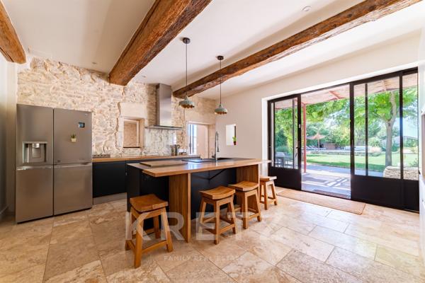 Ancienne grange rénovée avec piscine et son terrain en plein coeur de campagne Nîmoise