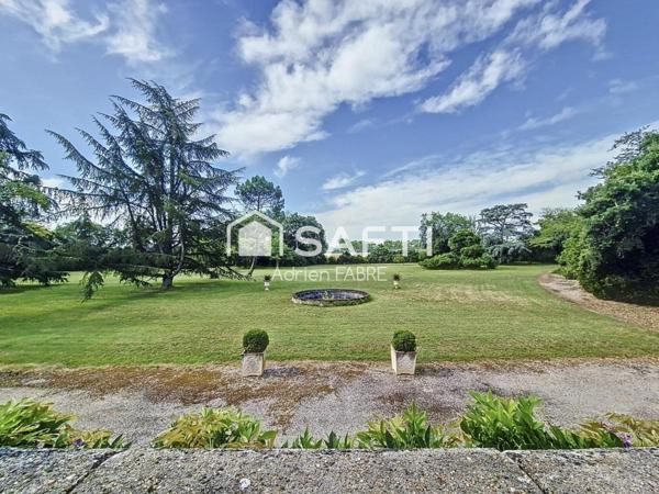 À VENDRE – CHÂTEAU DU XIXe SIÈCLE – 448 m²  avec un parc de 7 hectares  aux portes de Toulouse