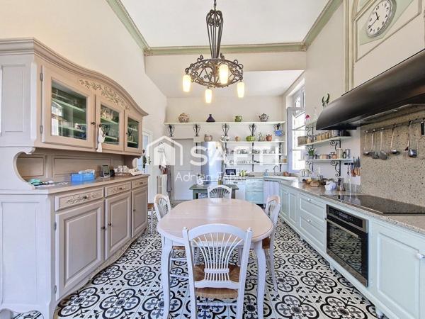 À VENDRE – CHÂTEAU DU XIXe SIÈCLE – 448 m²  avec un parc de 7 hectares  aux portes de Toulouse