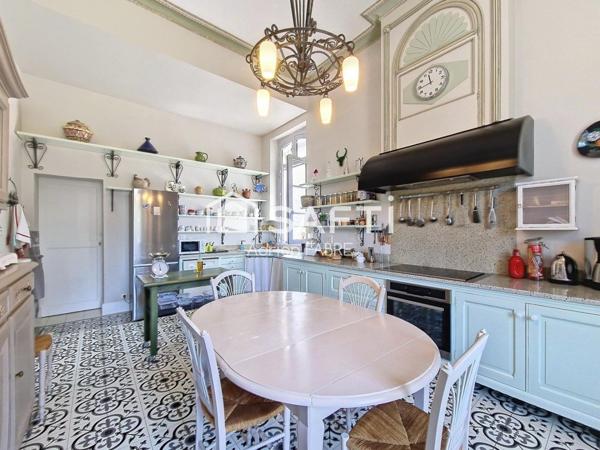 À VENDRE – CHÂTEAU DU XIXe SIÈCLE – 448 m²  avec un parc de 7 hectares  aux portes de Toulouse