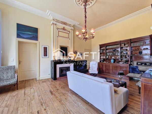 À VENDRE – CHÂTEAU DU XIXe SIÈCLE – 448 m²  avec un parc de 7 hectares  aux portes de Toulouse