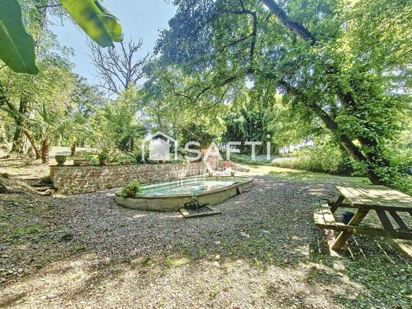 À VENDRE – CHÂTEAU DU XIXe SIÈCLE – 448 m²  avec un parc de 7 hectares  aux portes de Toulouse