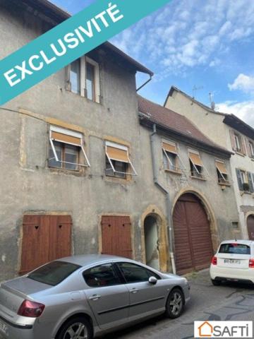 4 appartements ou une très grande maison d'habitation.