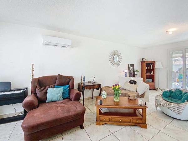 *** VILLA * 4 CHAMBRES * TERRAIN * PISCINE ***