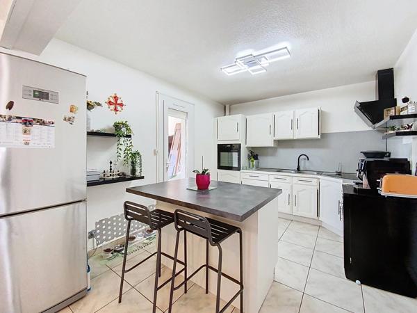 *** VILLA * 4 CHAMBRES * TERRAIN * PISCINE ***