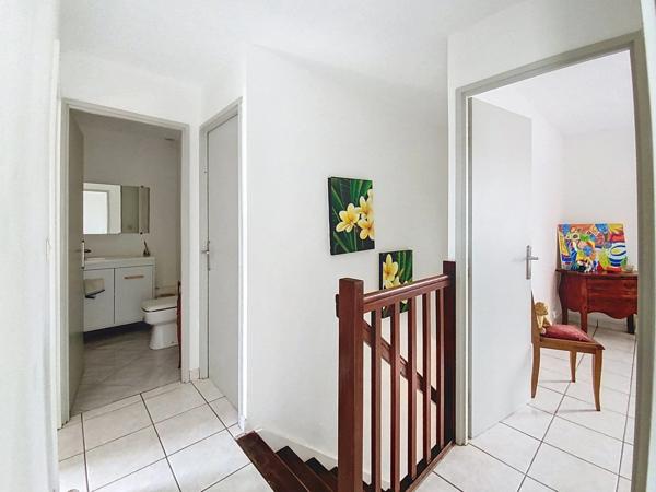 *** VILLA * 4 CHAMBRES * TERRAIN * PISCINE ***