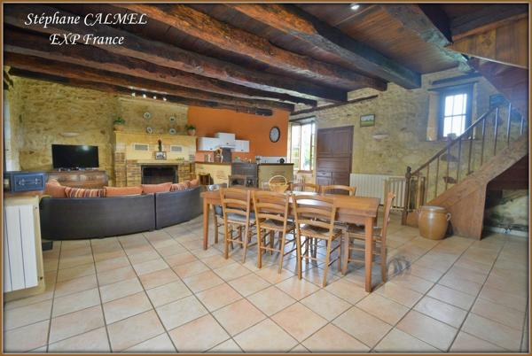 Secteur Lalinde - 20 kms de Bergerac - Au calme - Corps de ferme maison + 2 gîtes - Terrain de 6 hectares