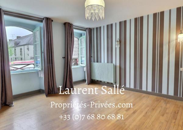 Questembert : Immeuble de rapport de175 m2 (environ)