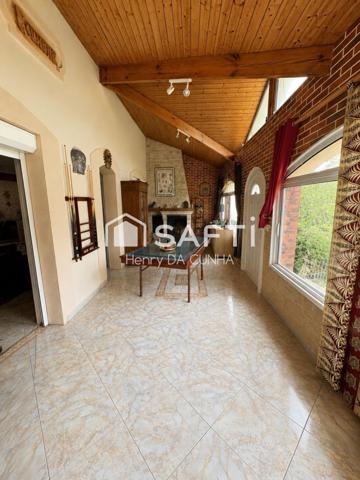 Villa de caractère avec piscine et espace studio