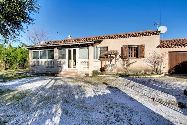 A VENDRE EN EXCLUSIVITE ! Maison Vidauban environ 95 m² , terrain de 734 m² avec garage et cabanon .