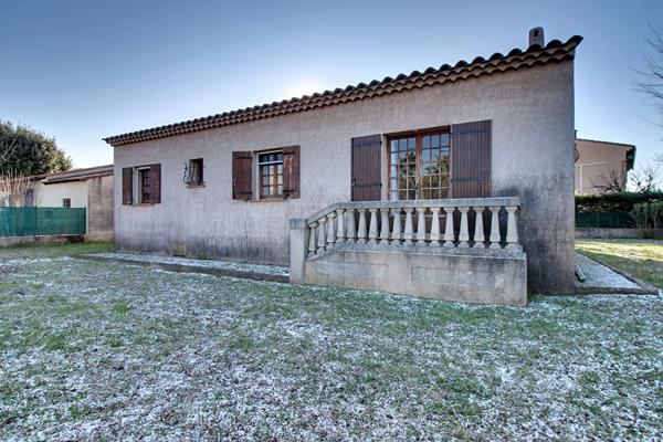 A VENDRE EN EXCLUSIVITE ! Maison Vidauban environ 95 m² , terrain de 734 m² avec garage et cabanon .